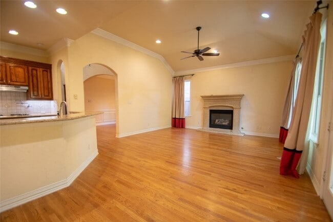 Building Photo - 5508 Junius St