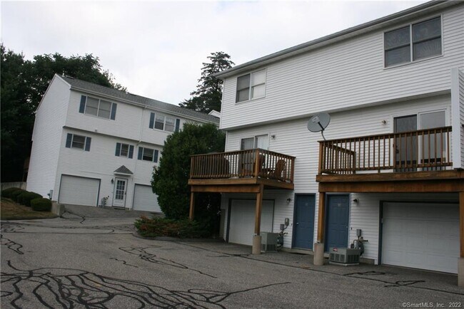 Building Photo - 92 Commodore Commons Ct