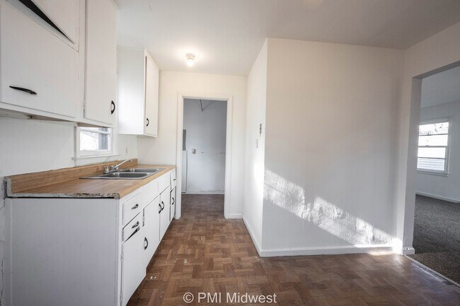 Building Photo - 4426 Kingsley Dr