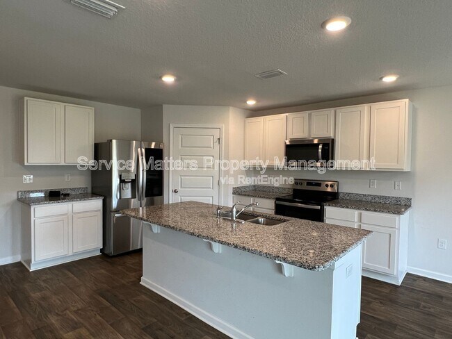 Building Photo - 7571 Oak Lake Blvd