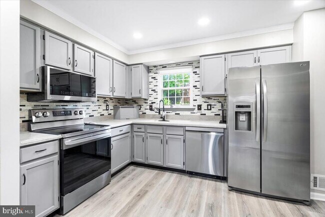 Building Photo - 5021 Mallard Ln