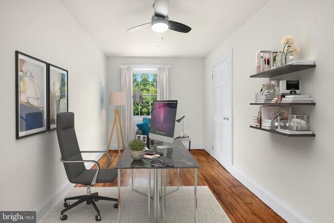 Building Photo - 704 S Washington Square