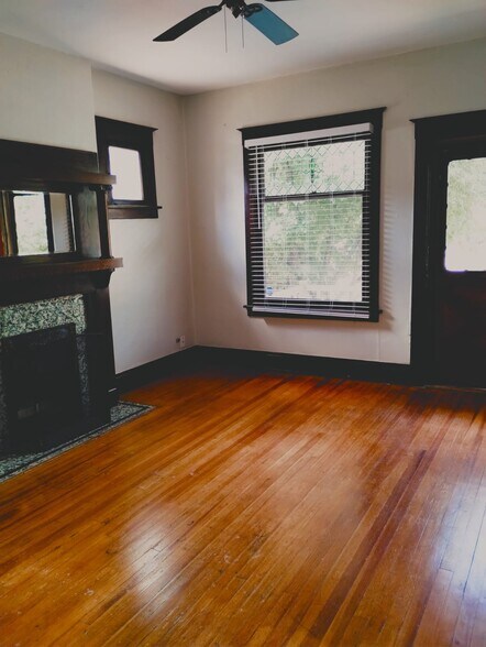 Building Photo - 1120 E 12th Ave