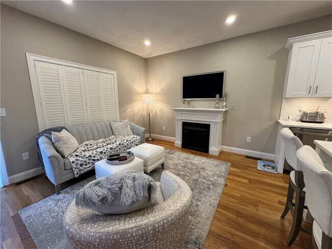 Building Photo - 25 Franklin Rd