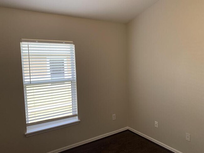 Building Photo - 10371 Lake District Ln