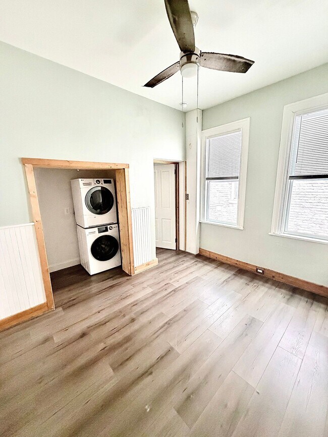 Building Photo - 205 E King St