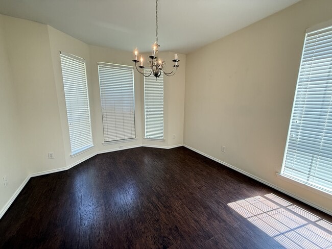 Building Photo - 609 N Vinton Ave