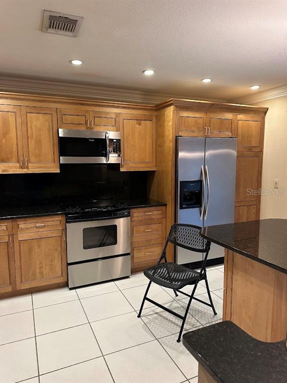 Building Photo - 1055 Kensington Park Dr
