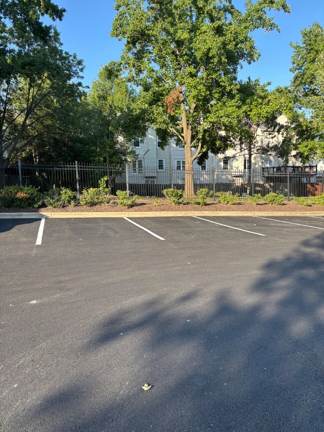Building Photo - 8961 Town Center Cir