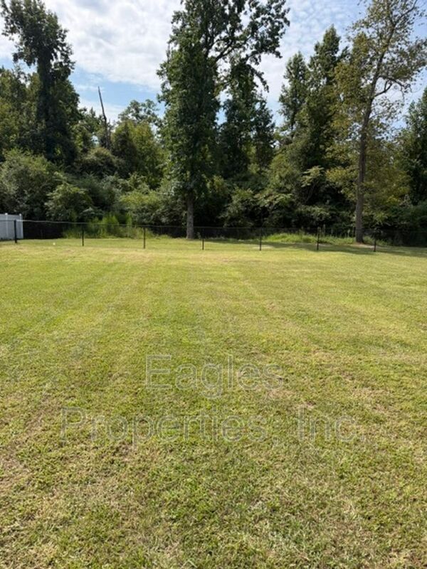 Building Photo - 328 N Landing Dr