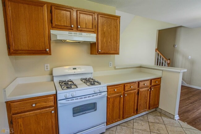 Building Photo - 619 W Manor