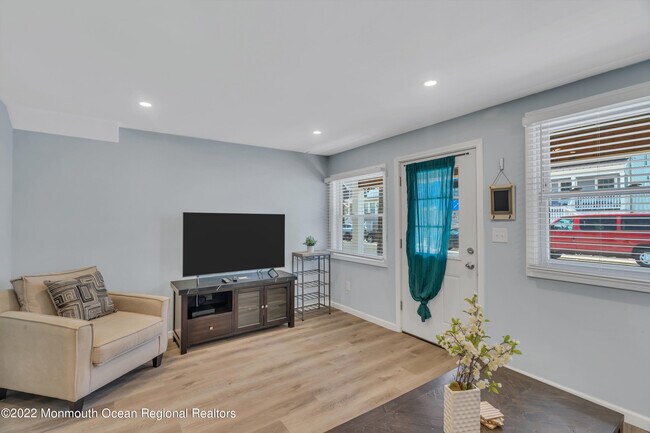 Building Photo - 262 1st Ave