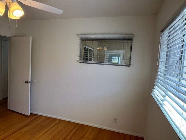 Building Photo - 215 S Baldwin Ave