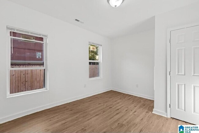 Building Photo - 1310 Steiner Ave SW