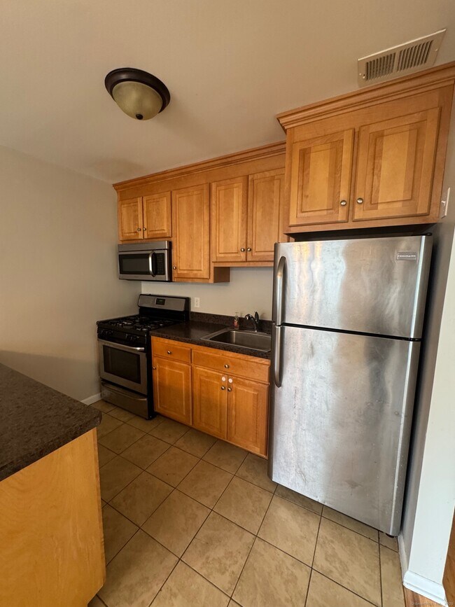 Building Photo - 12 Cedar Ct