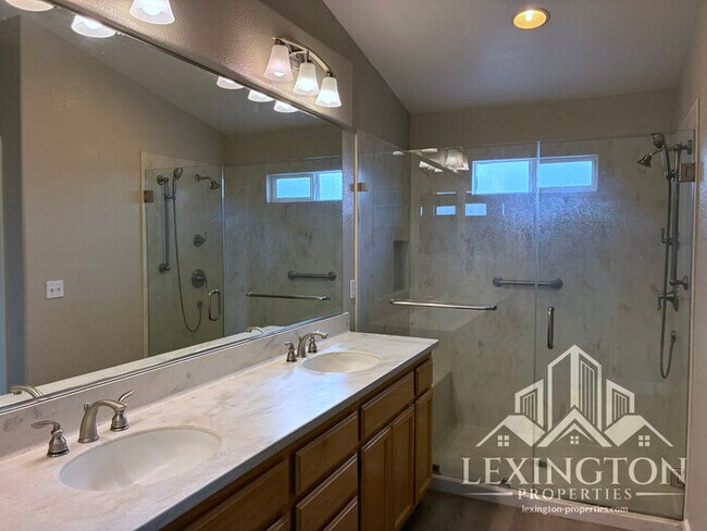 Building Photo - Updated 3 Bedroom, 2 Bathroom, Single-Story Home in Antelope!