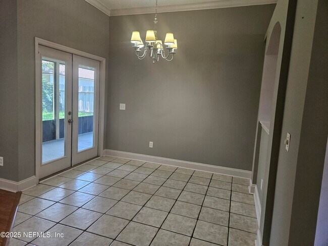 Building Photo - 2338 Cool Springs Dr N