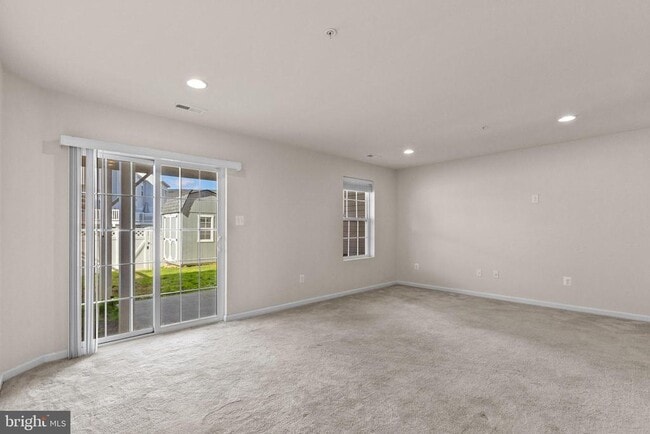 Building Photo - 5345 Tweeddale Pl