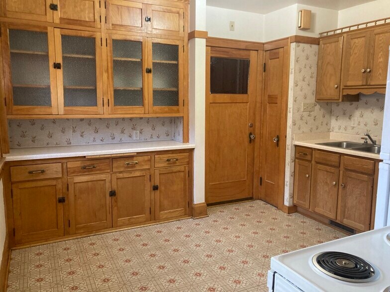 Building Photo - 2569 N 61st St