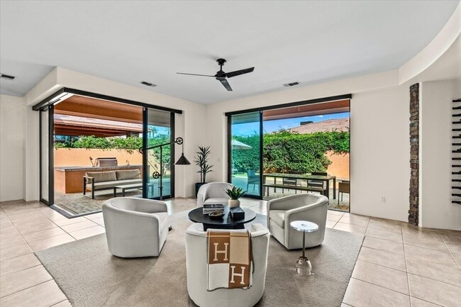 Building Photo - 50380 Vía Serenidad