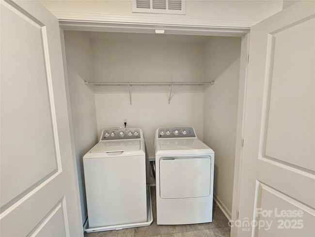 Building Photo - 2744 Yeager Dr NW