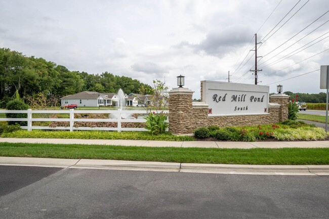 Building Photo - Welcome to Red Mill Pond South!