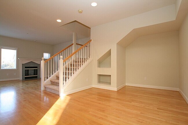Building Photo - 3712 101st Way NE