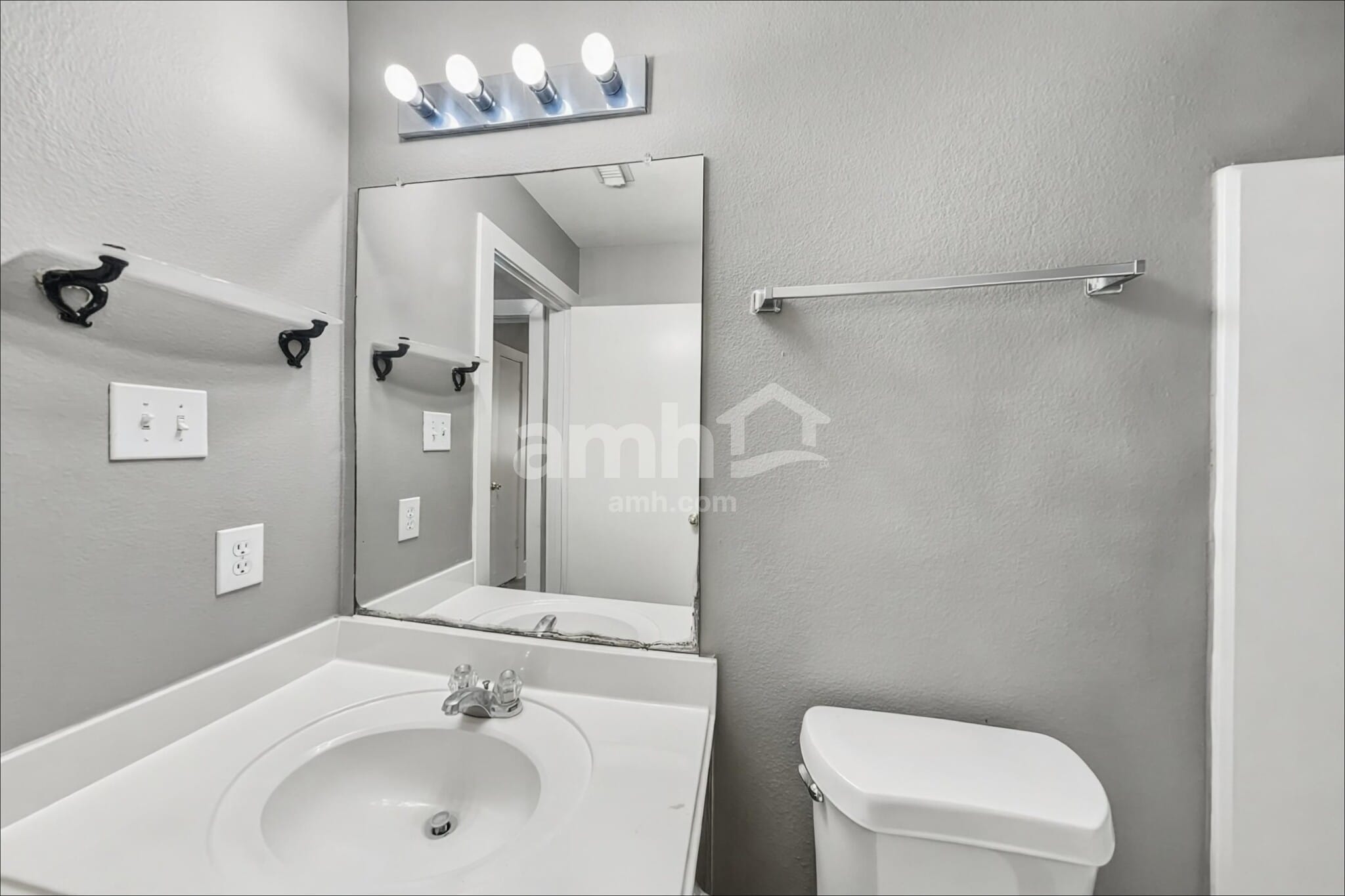 Building Photo - 833 Lightningbug Ln