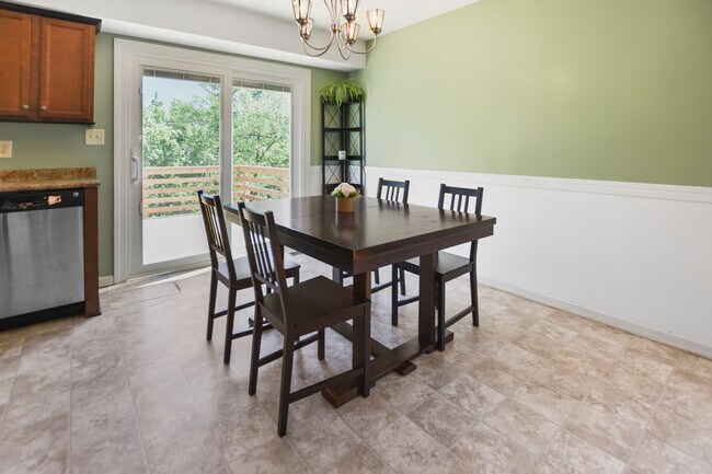Building Photo - Pet Friendly Three Bedroom with Bonus!