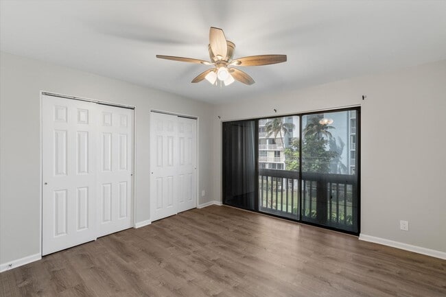 Building Photo - Spacious 3 Bedroom Townhome Available Now!