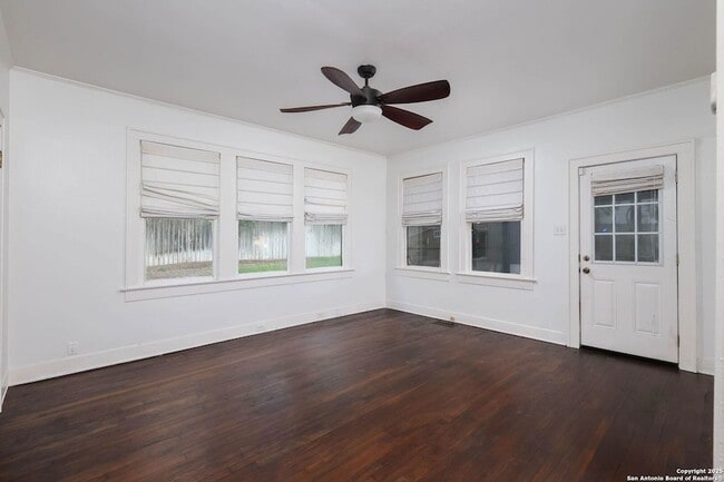 Building Photo - 418 W Rosewood Ave