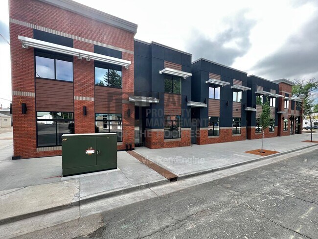 Building Photo - 400 N Garfield Ave