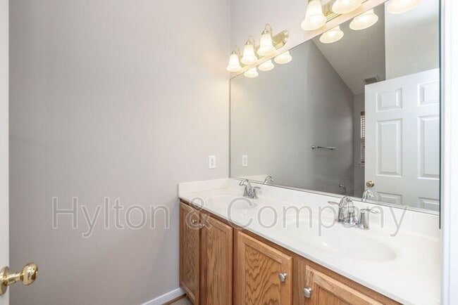 Building Photo - 907 Dominion Townes Ct