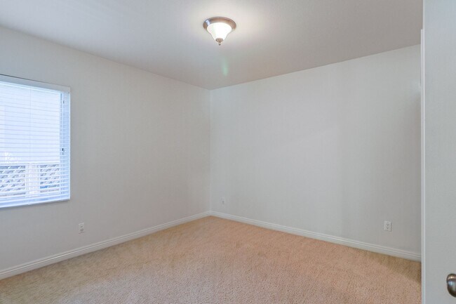 Building Photo - Amazing 4-bedroom + 3-bathroom house in Ma...