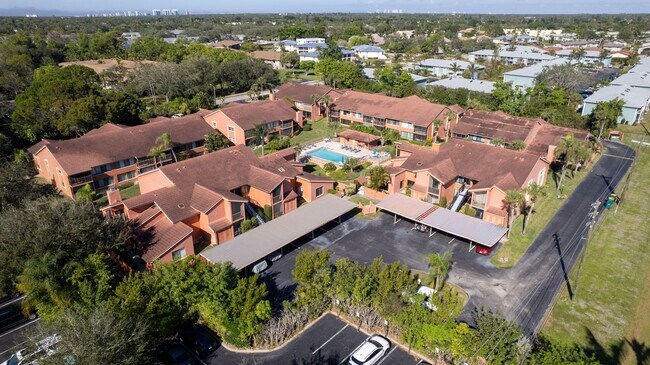 Building Photo - ** PALM RIVER ** 2 BED / 2 BATH - CONDO - NORTH NAPLES - TURNKEY - ANNUAL OR SHORT TERM RENTAL