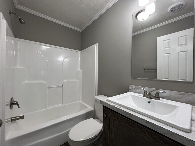 Building Photo - 273 Jordanshire Cir