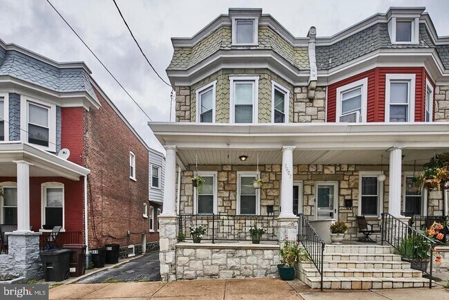 Building Photo - 1607 W 9th St