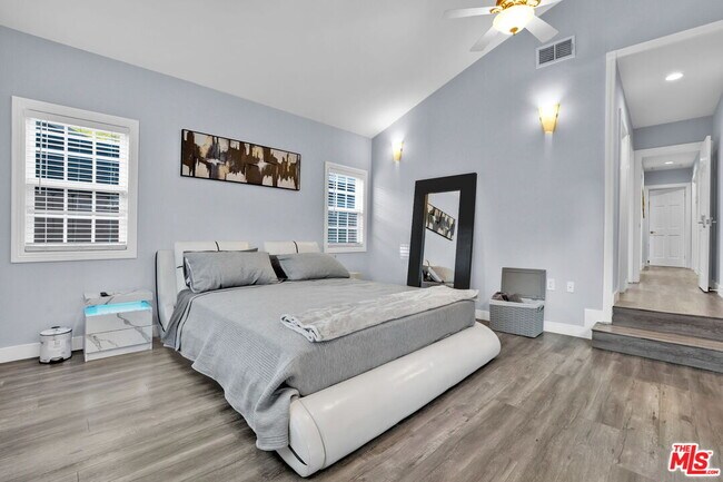 Building Photo - 8345 White Oak Ave