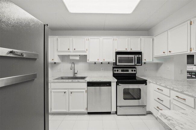 Building Photo - 1200 Tarpon Woods Blvd