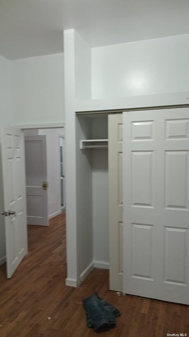 Building Photo - 304 Jericho Turnpike