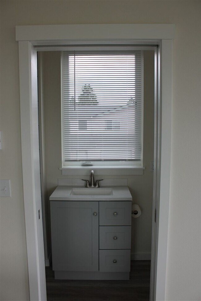 Building Photo - 2 bedroom 2 bathroom Brand New Triplex!