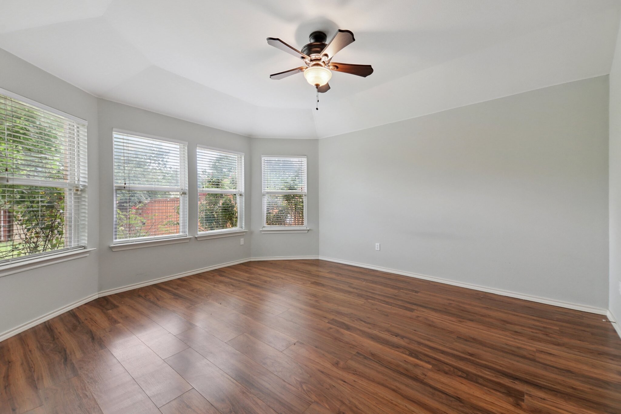 Building Photo - 2114 Iroquois Dr