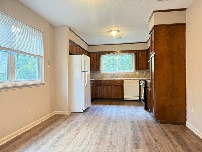 Building Photo - 4612 N Cypress St