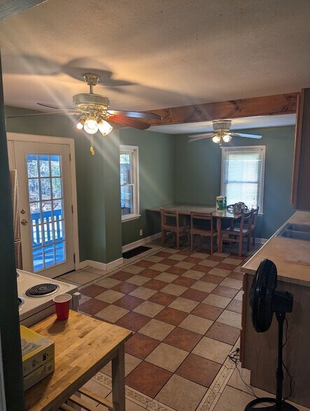 Building Photo - 4081 Clifton Ave