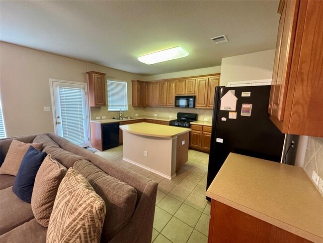 Building Photo - 106 Bowstring Bend