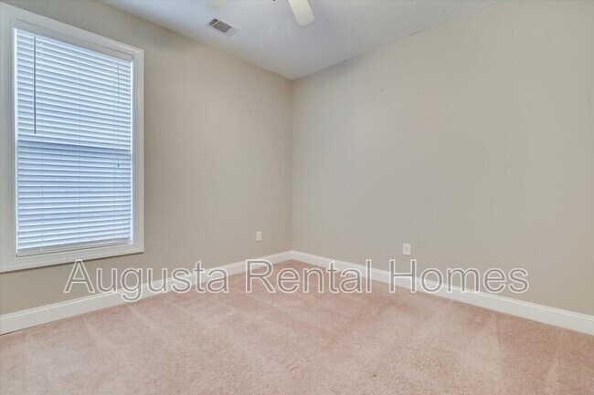 Building Photo - 719 Bonnie Oaks Ln