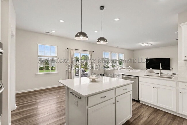 Building Photo - 16110 Winfield Hall Dr