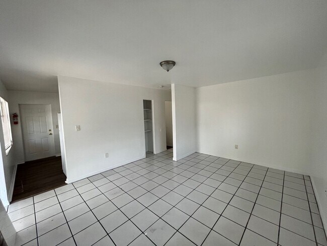 Building Photo - Move In Special - half off first months rent Two bed one bath home