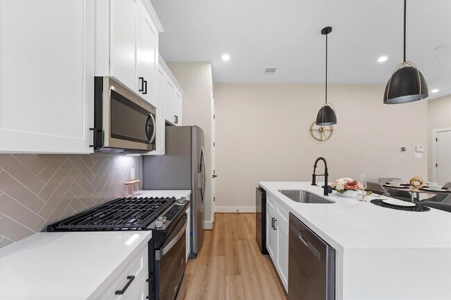 Building Photo - 2131 Blalock Rd