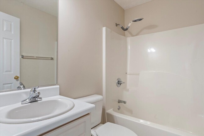 Building Photo - 313 Southbank Dr
